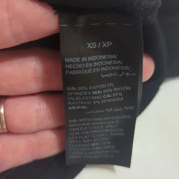 WHBM Long-Sleeve Scoop-Neck Tee, Color Black Size XS - Picture 14 of 14